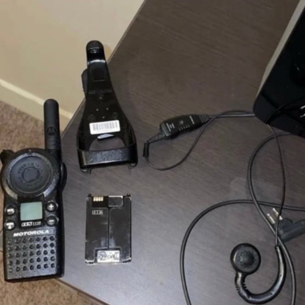 Motorola CLS 1110 Walkie Talkie Radio